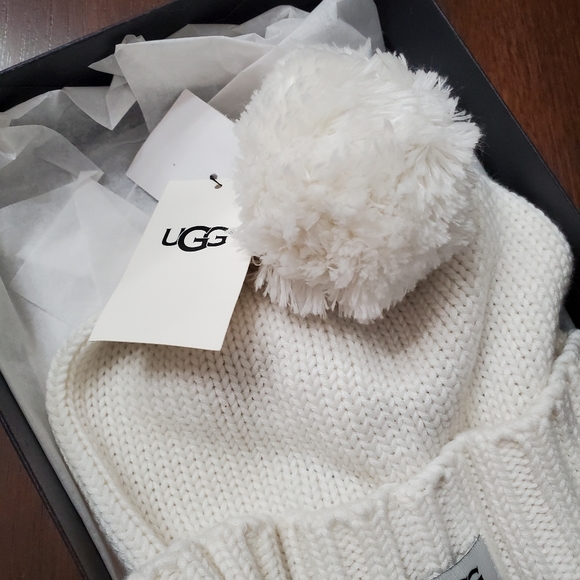 Ugg Beanie with Pom-white - Picture 2 of 3